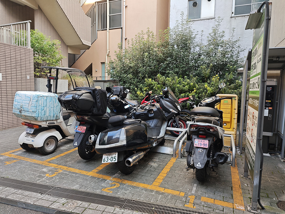 クレアスパーク コンシェリア新橋 バイク駐輪場