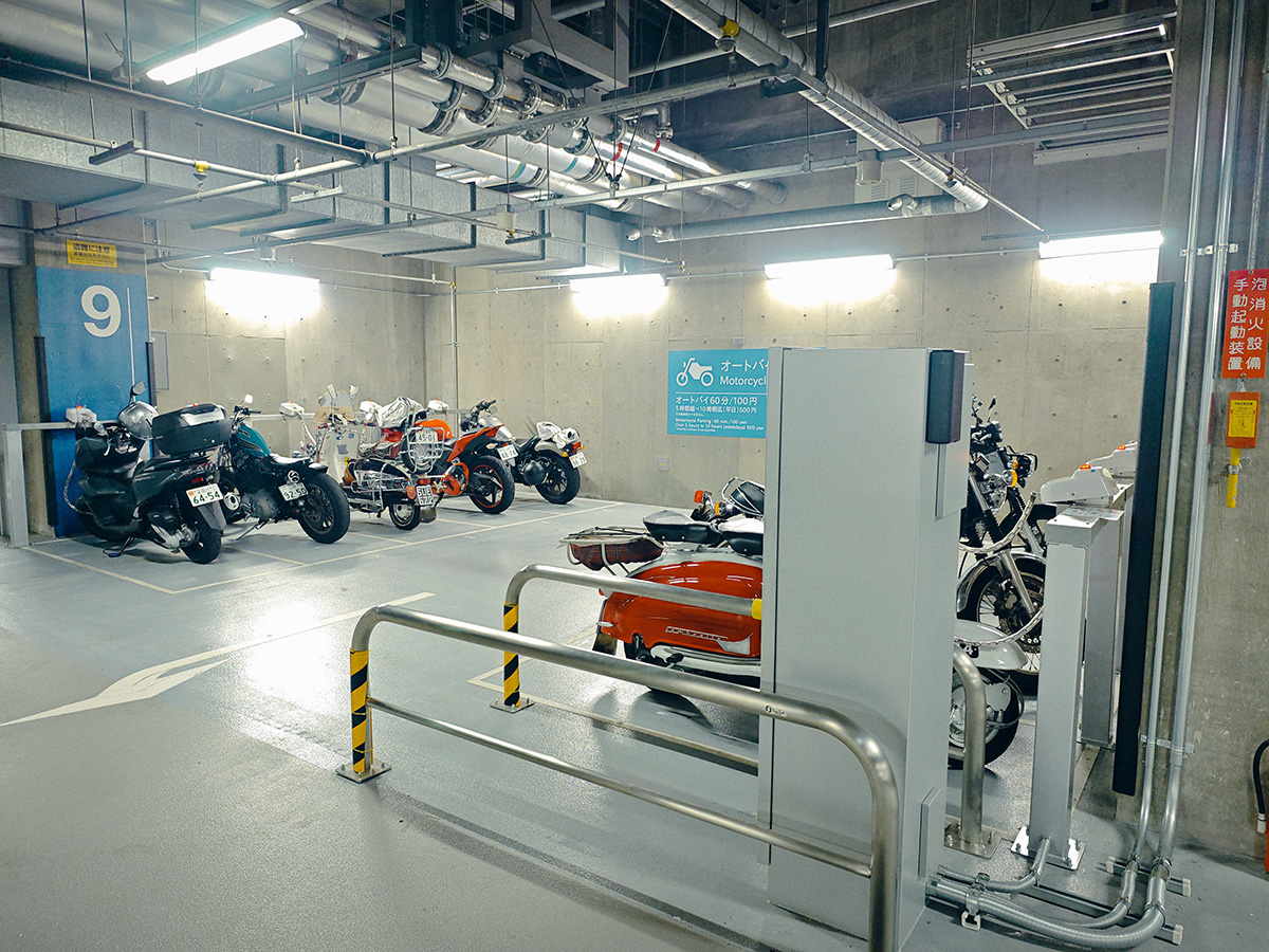 東京国際フォーラムバイク駐輪場