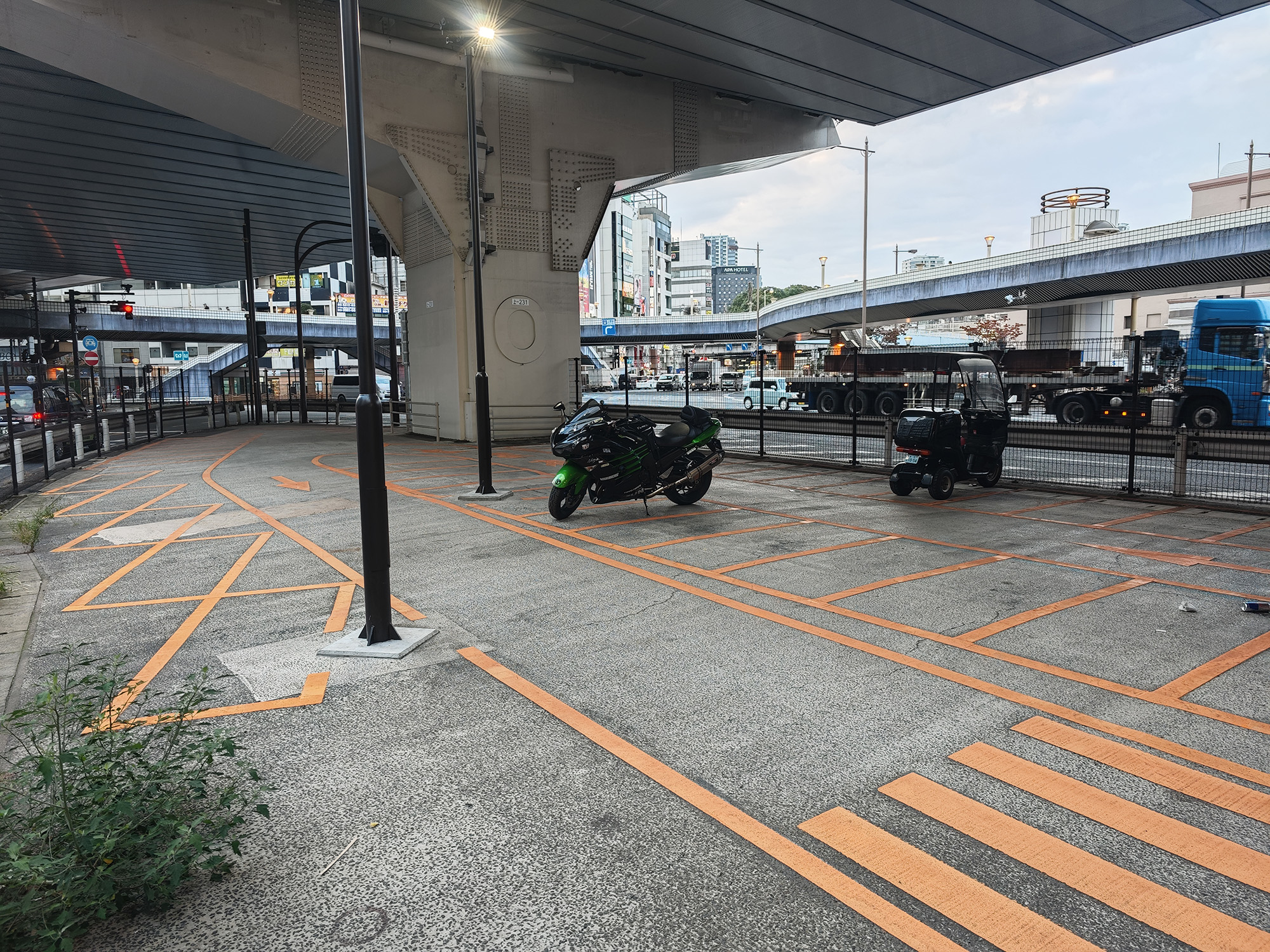 上野のバイク駐車場