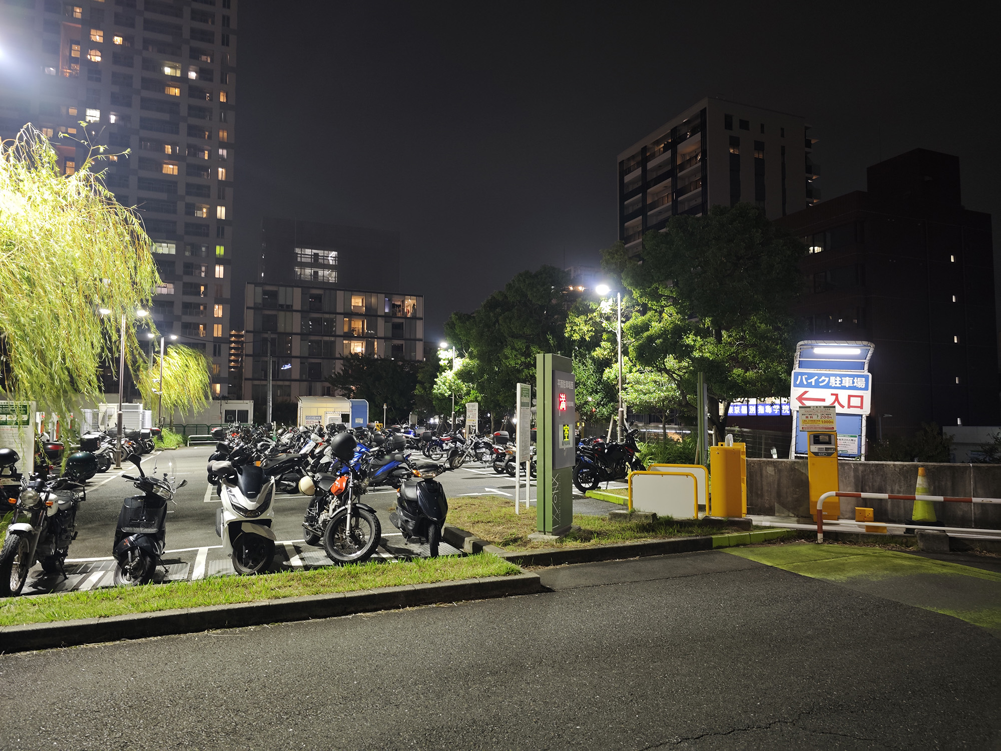 川崎のバイク駐車場