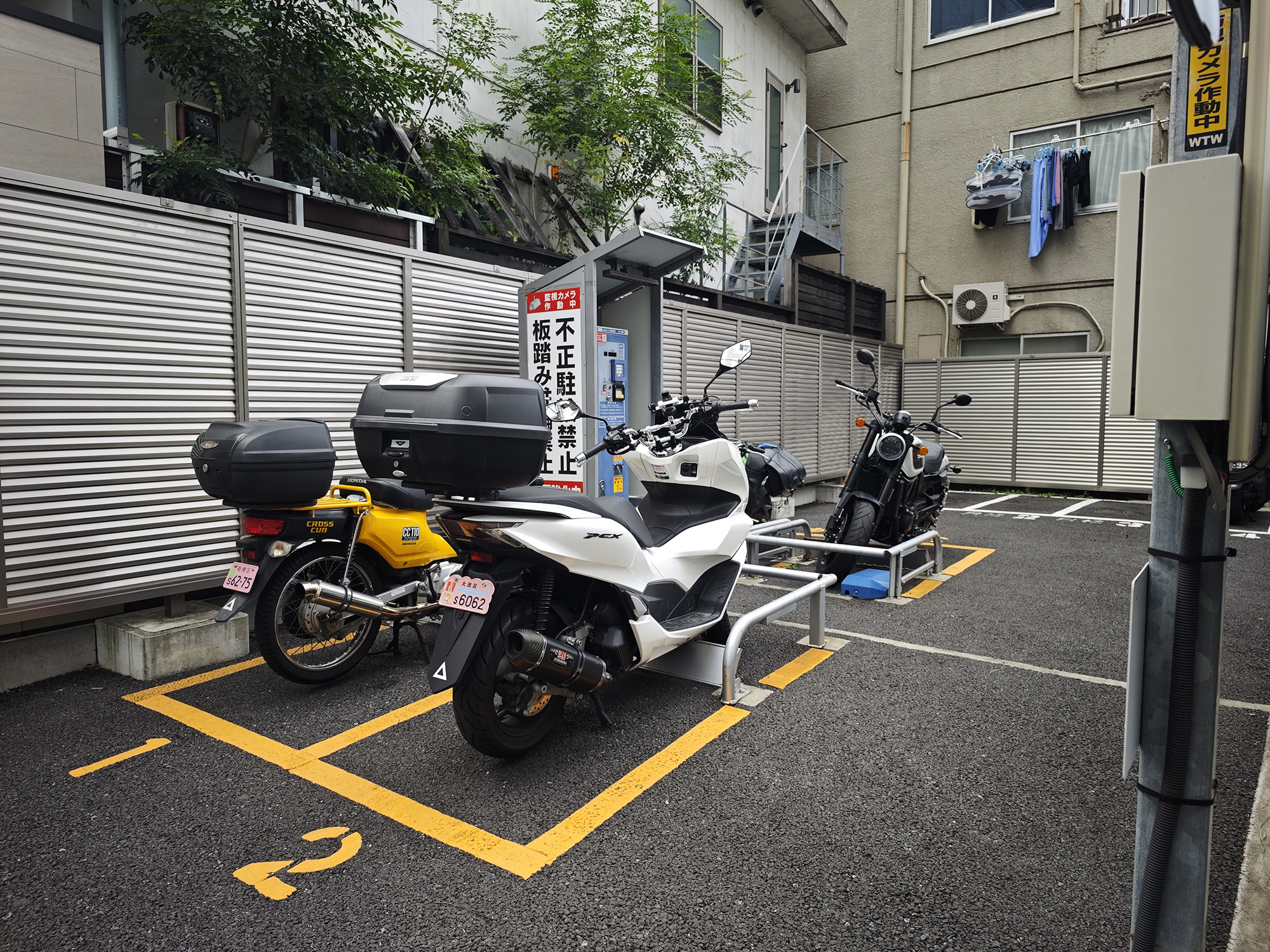 麻布十番のバイク駐車場