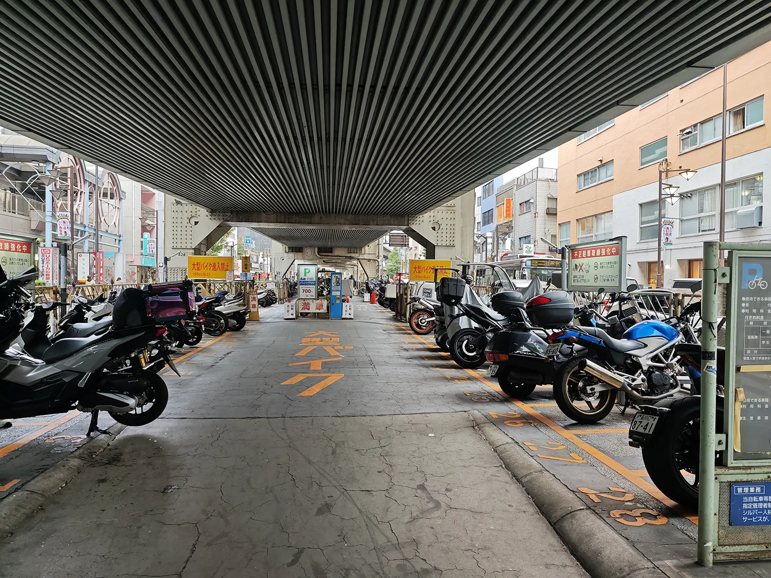 ECORO BIKE PARKING（三軒茶屋のバイク駐車場）
