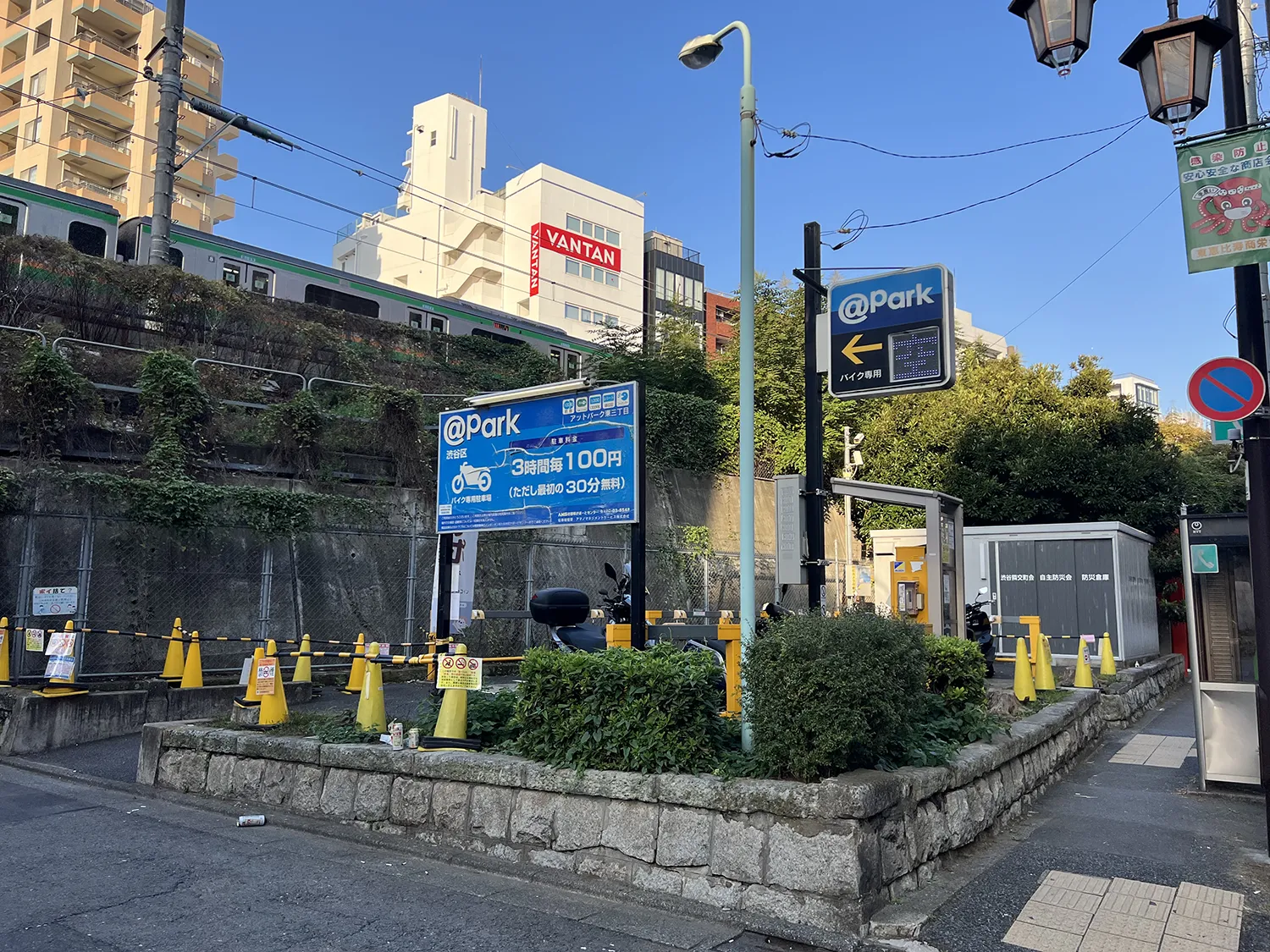 アットパーク東3丁目駐車場