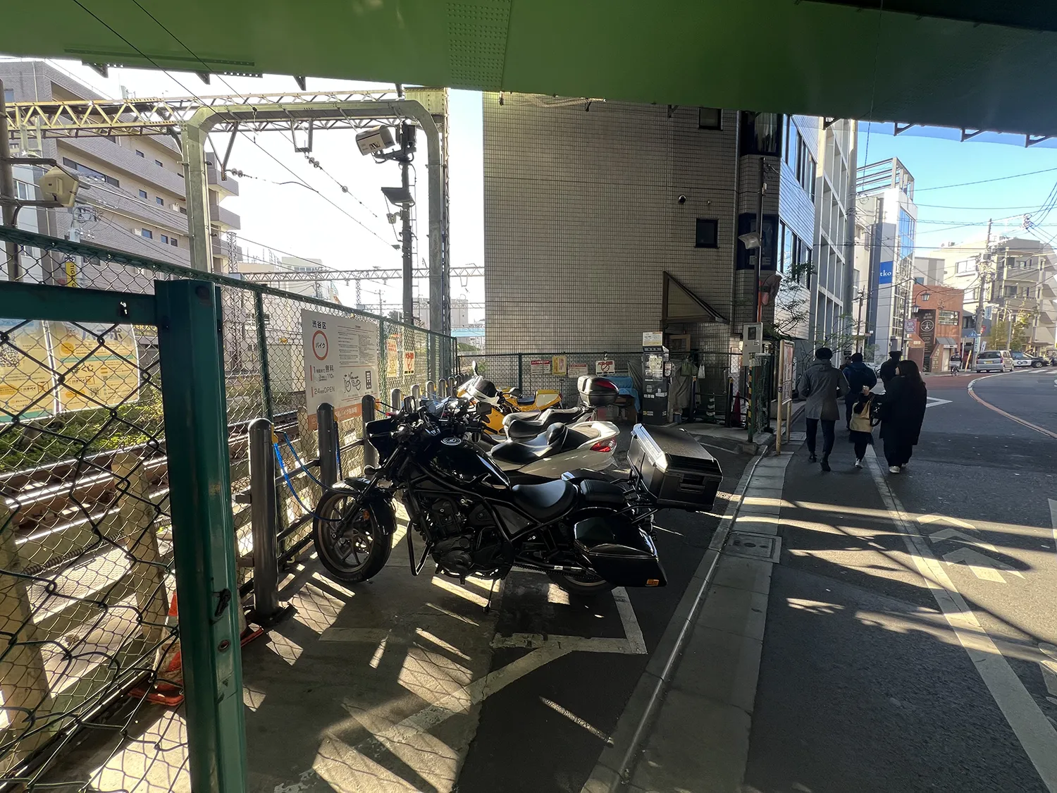代々木八幡駅北バイク駐車場