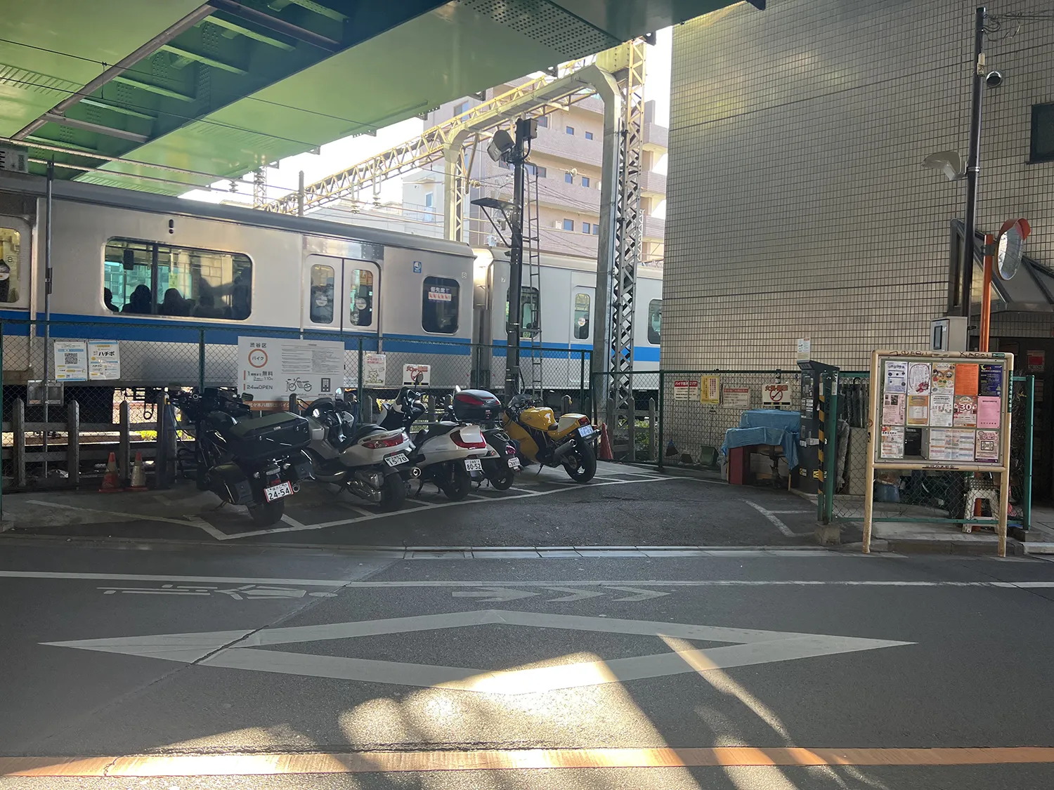 代々木八幡駅北バイク駐車場